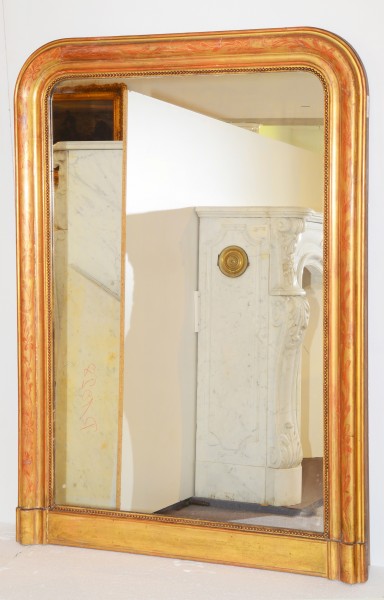 schlichter, goldener spiegel aus dem 19. jahrhundert