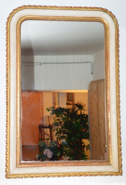 schön gearbeiteter schlichter goldener spiegel aus dem 19.jahrhundert