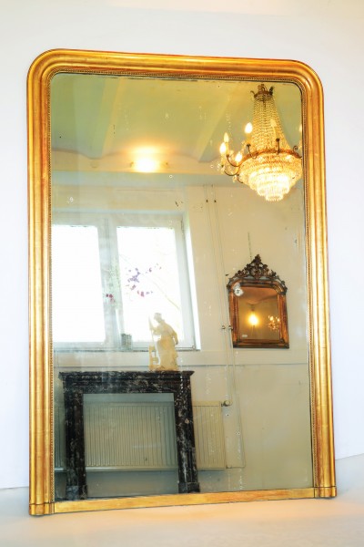 schön gearbeiteter goldener spiegel aus dem 19. jahrhundert