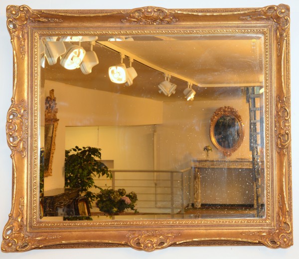 schön gearbeiteter schlichter goldener spiegel aus dem 19.jahrhundert